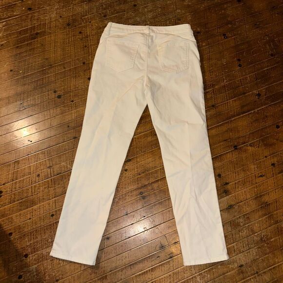 Chico’s Girlfriend slim leg white 0.5/6 normcore jeans - Picture 3 of 3